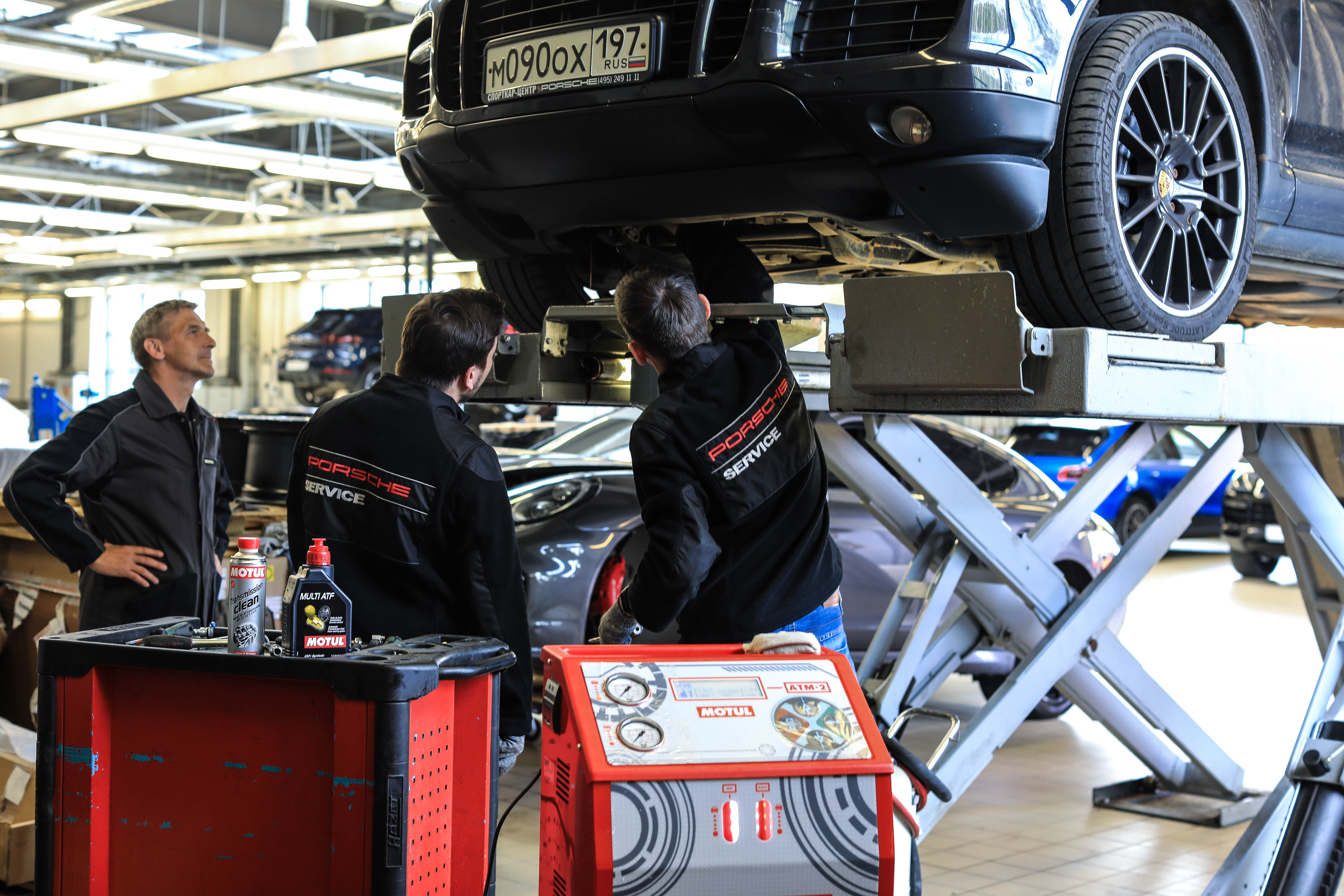 MotulEvo теперь в официальном дилерском центре Porsche