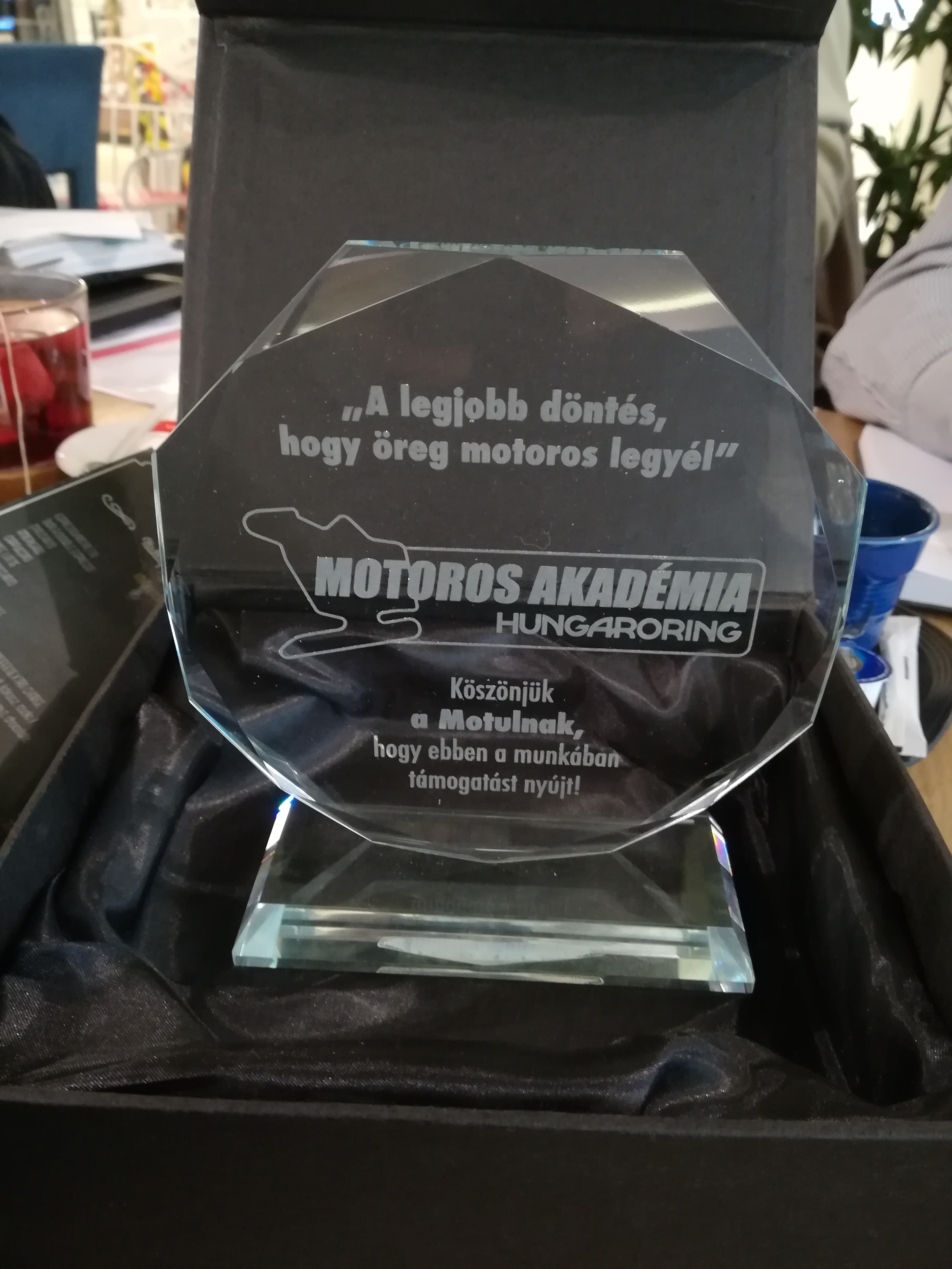 Megtisztelő díj a Hungaroring Motoros Akadémiától