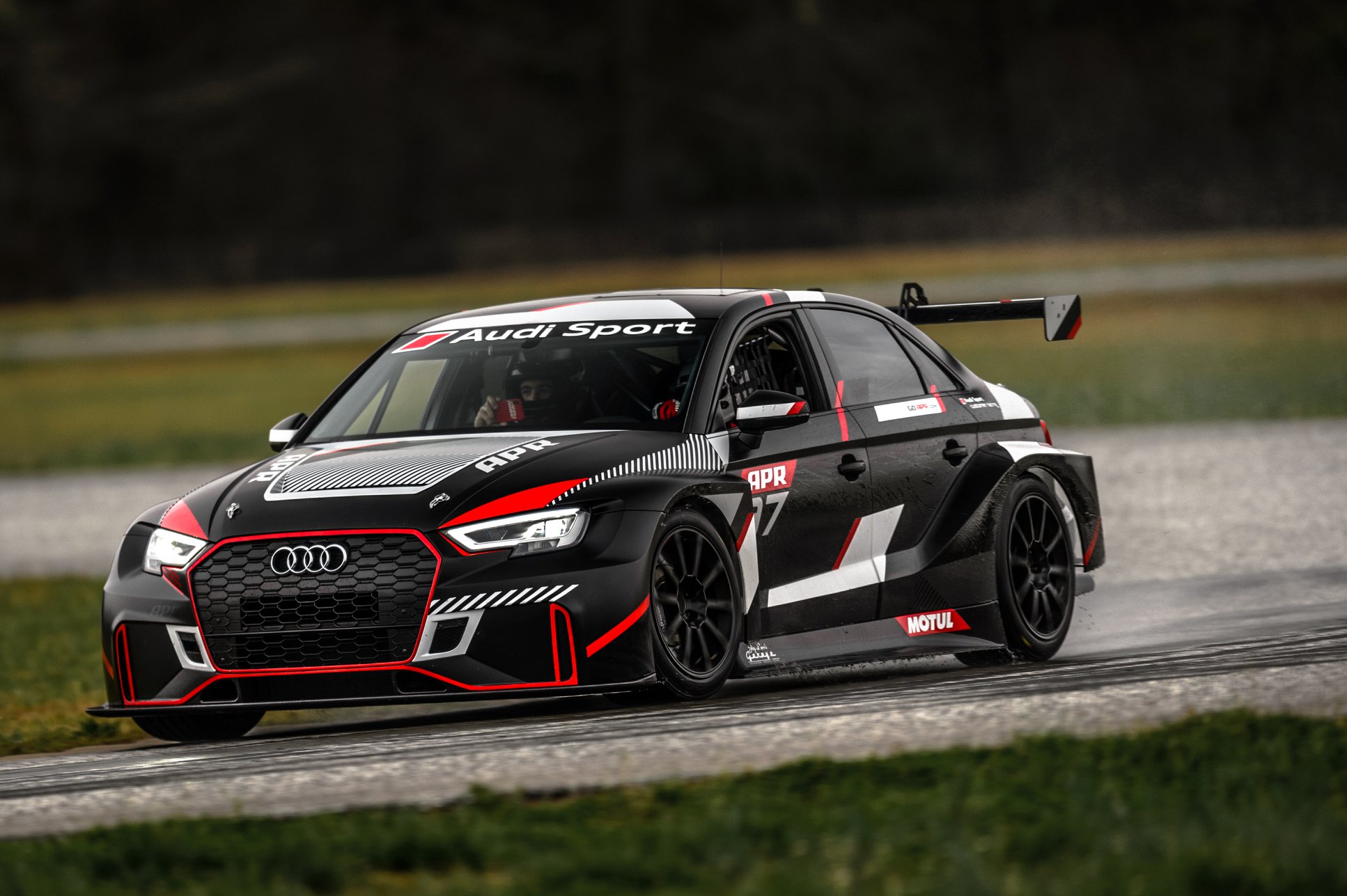 Last but not least: Wir wollen mehr über den Golf RLMS hören. Was steckt dahinter?