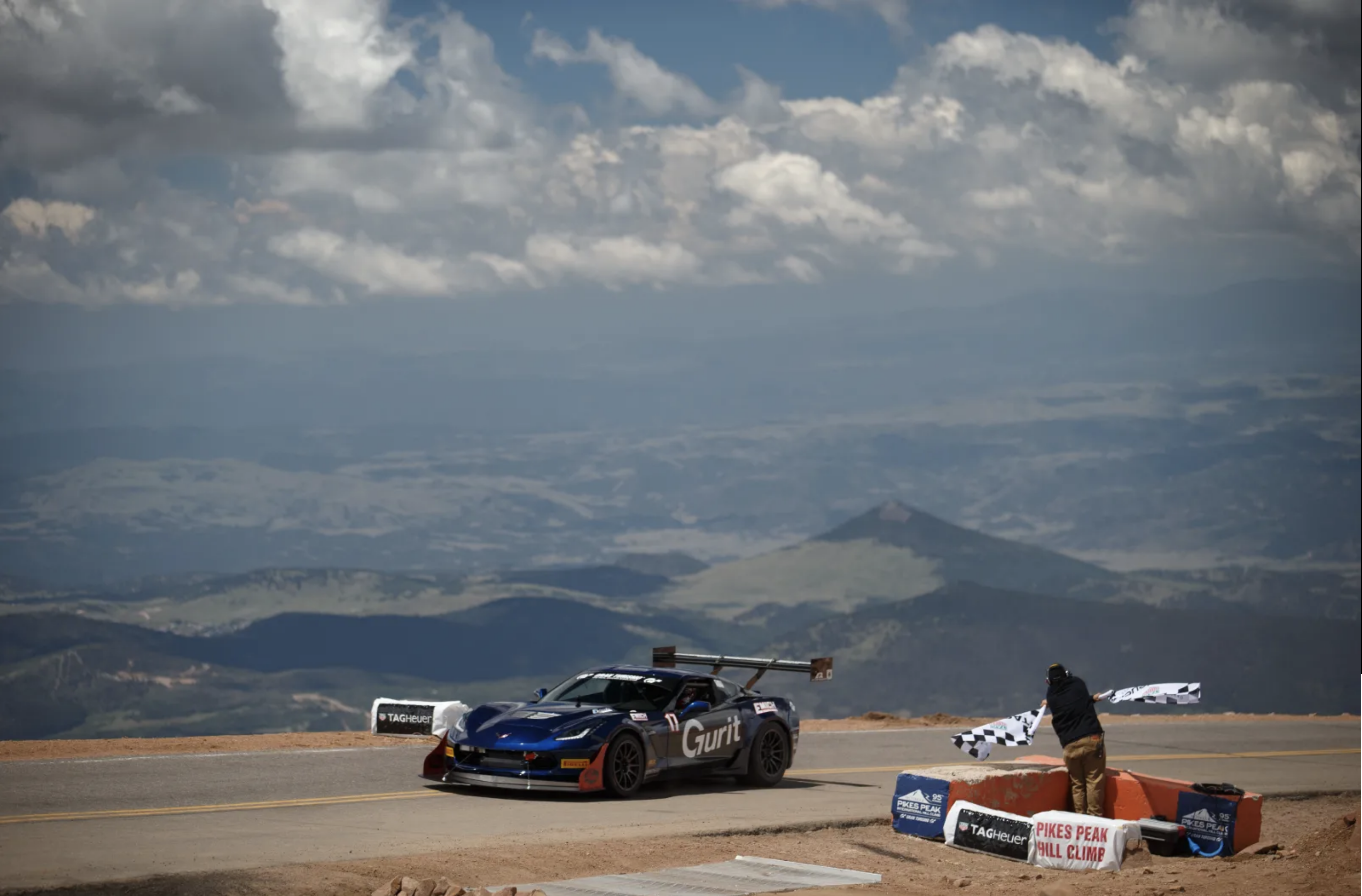 PIKES PEAK INTERNATIONAL HILL CLIMB: THE RACE TO THE CLOUDS !