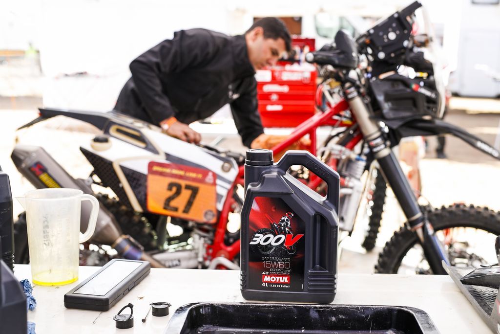 Descubre una gama de productos offroad testeada y aprobada por los Original by Motul, participantes de la categoría más extrema del rally Dakar
