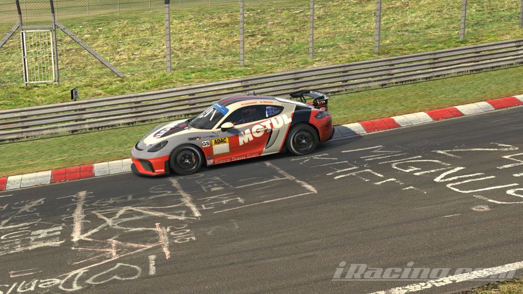 Klassensieg für MOTUL Racing eSports Cayman GT4