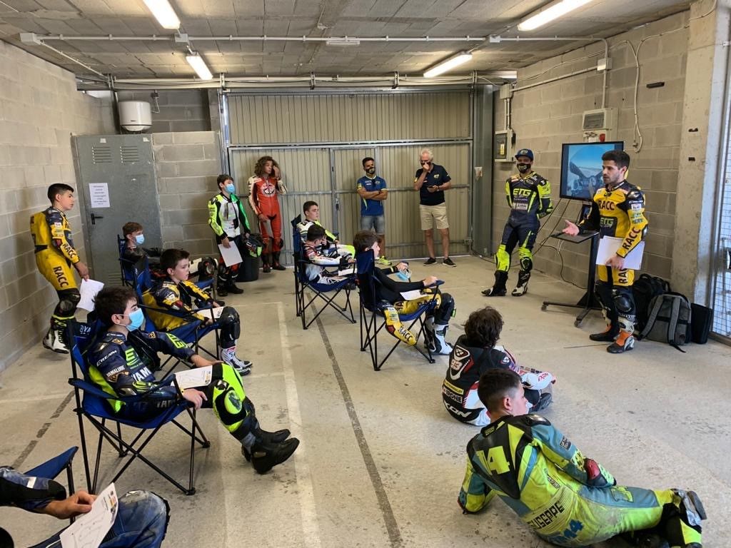 TEST DE LA YAMAHA R125 bLU cRU Cup en el Circuito de Alcarrás