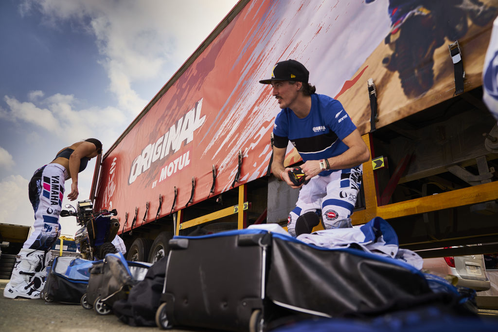 Javi Vega y Sara García culminan su tercer Dakar entre el top 50 en la clasificación de motos