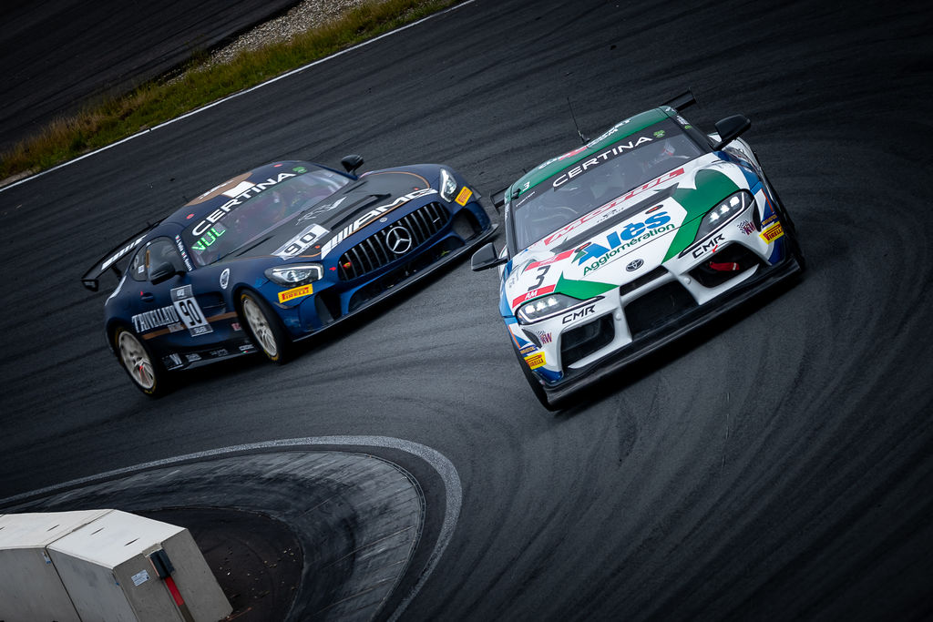 Could you explain how the GT4 European Series racing works?