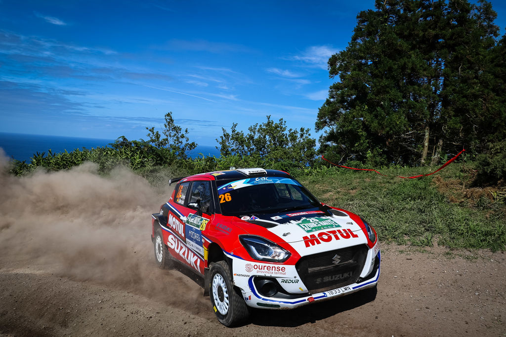 La victoria conseguida por Javier Pardo y Adrián Pérez dentro del ERC2 en el 55 Azores Rallye, les permite alzarse en cabeza en la clasificación provisional del Campeonato